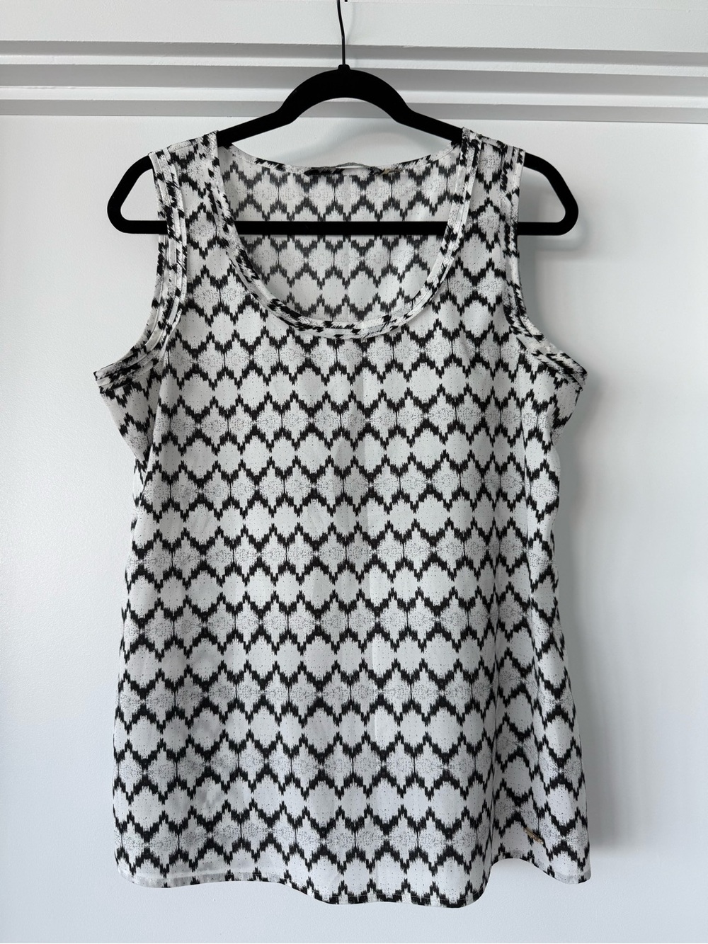 Ivanka Trump Black & White Ikat Pattern Scoop Neck Tank Blouse